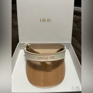 *NWT* CHRISTIAN DIOR UNISEX VISOR IN SOLD OUT PEACH/WHITE COMBINATION. MUST SEE!